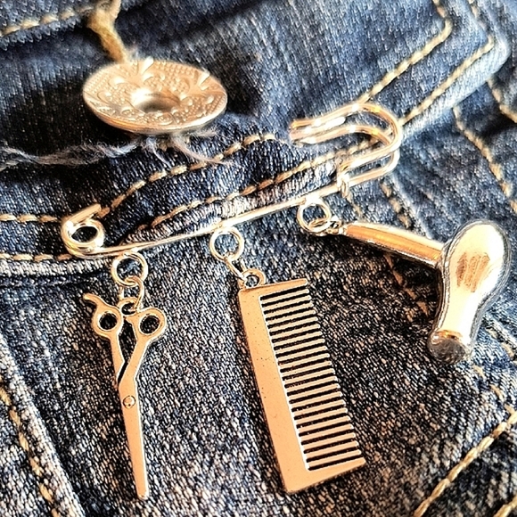 Silver 925 Plated Stainless Steel Hairdresser Charms Brooch. New - Picture 4 of 4